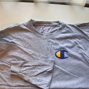 Gently worn men’s long sleeve champion